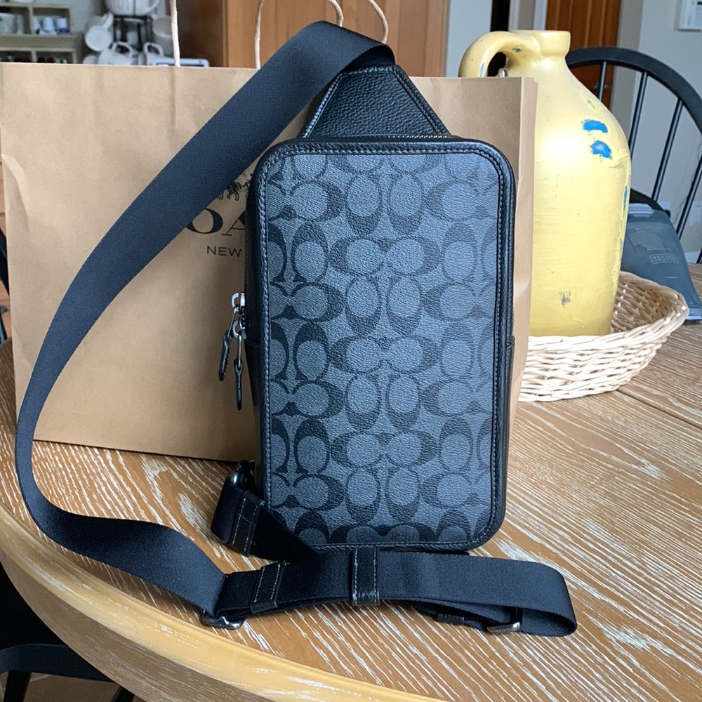 Coach Sullivan Pack Signature in Charcoal/Black